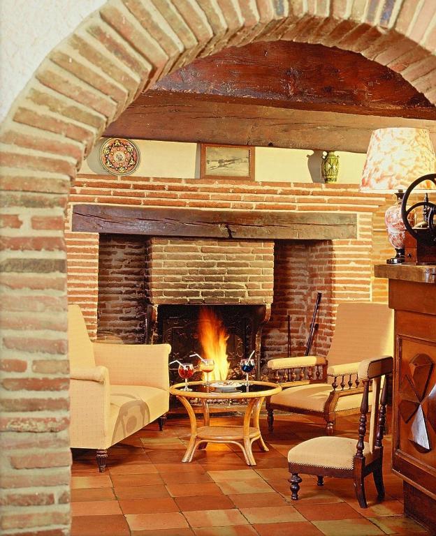 Hotel Le Ratelier à Montaigut-sur-Save Extérieur photo